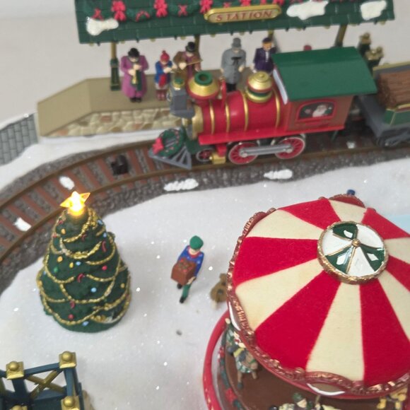 Vintage Mr. Christmas Train Set “Going Home for the Holidays” Working - Picture 7 of 13